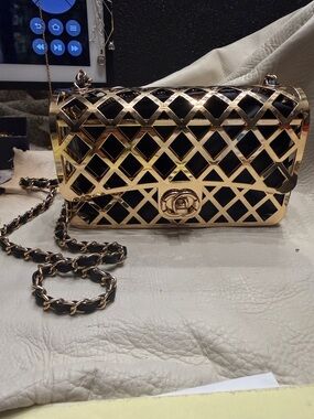 Gold Lattice Quilted Chain Shoulder Bag - Black/Gold